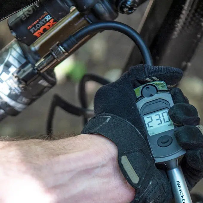BOMBIN DE SHOCK BLACKBURN DIGITAL HONEST PLATA - Bianchi Store