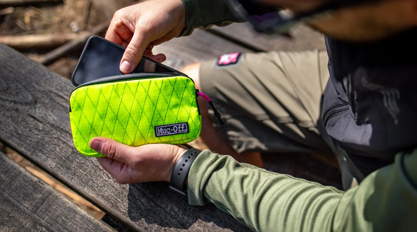 ESTUCHE IMPERMEABLE FLUOR MUC-OFF (20454) Muc-off